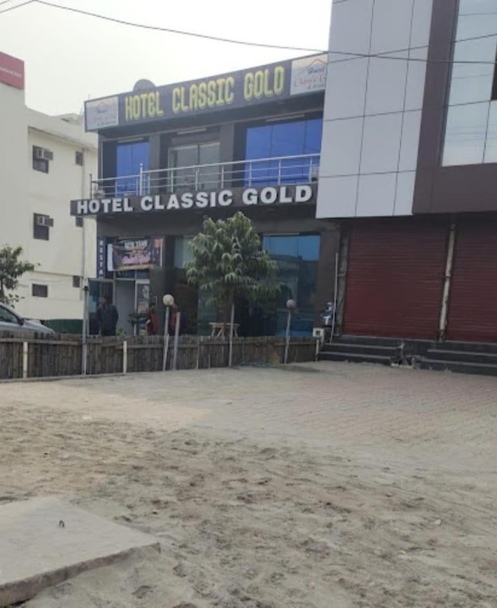 Classic Gold By Wb Hotel *